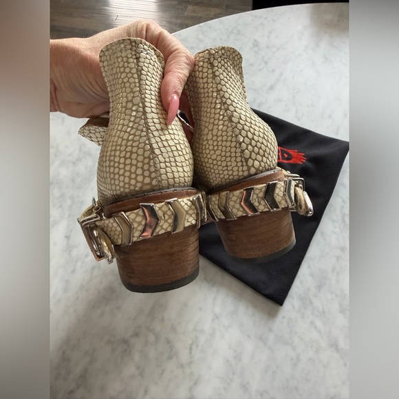 Freebird Blade Western Booties Cream Embossed Leather Size 9 - Picture 6 of 9